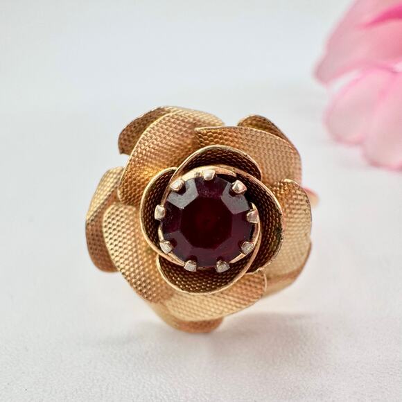 Vintage Sarah Coventry Red Rhinestone Rose Ring Gold Tone Floral Size 7 1/4 - Picture 2 of 11